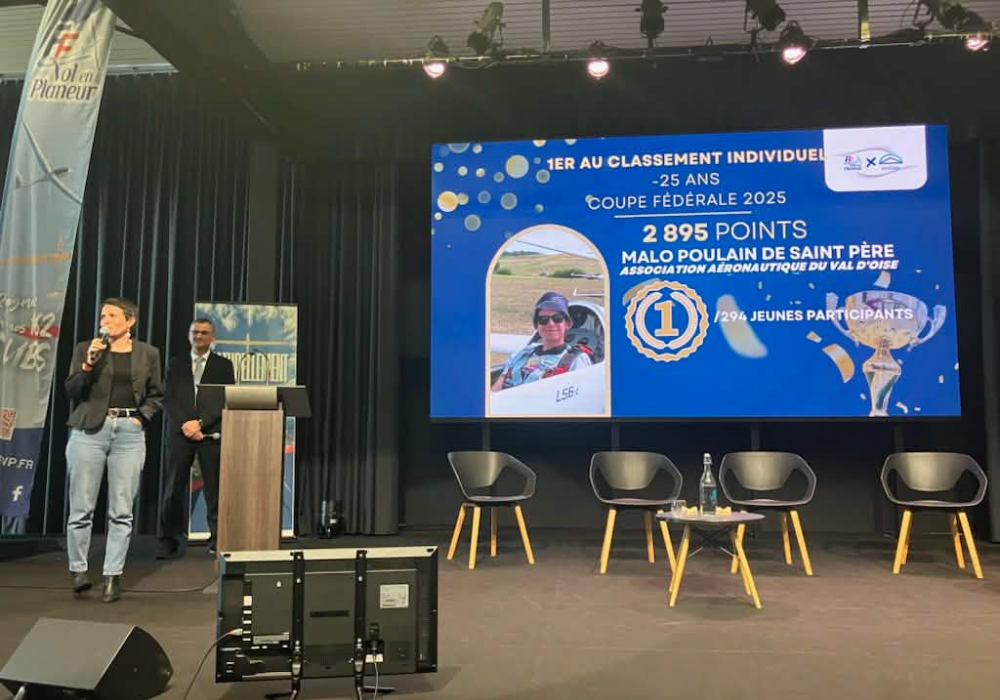 Cécile Lagier-Moulin à l’AG de la FFVP, à l'occasion des 10 ans du partenariat pour la découverte du vol en planeur pour les jeunes Léo Lagrange
